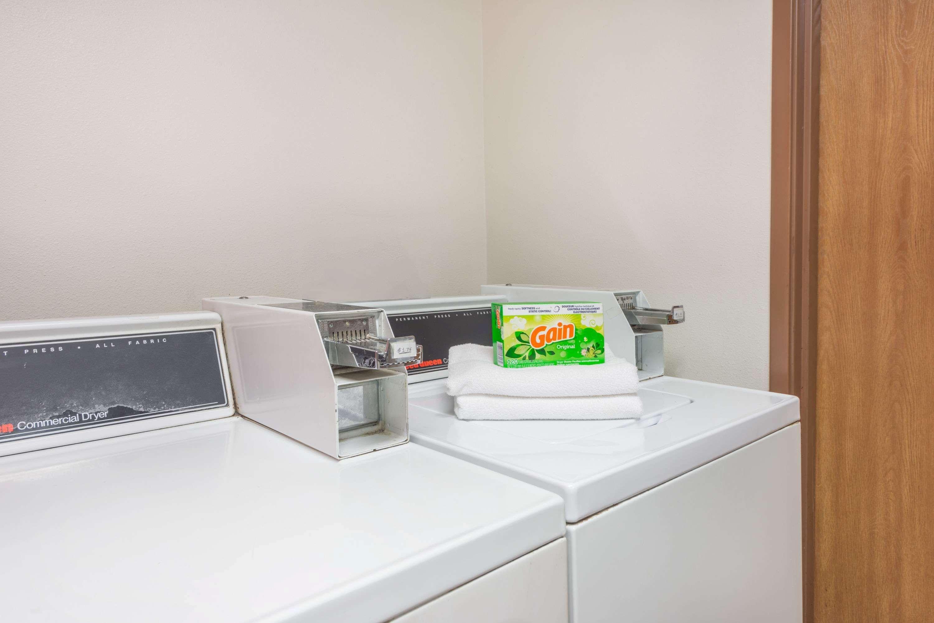Super 8 By Wyndham Du Quoin Hotel Екстериор снимка