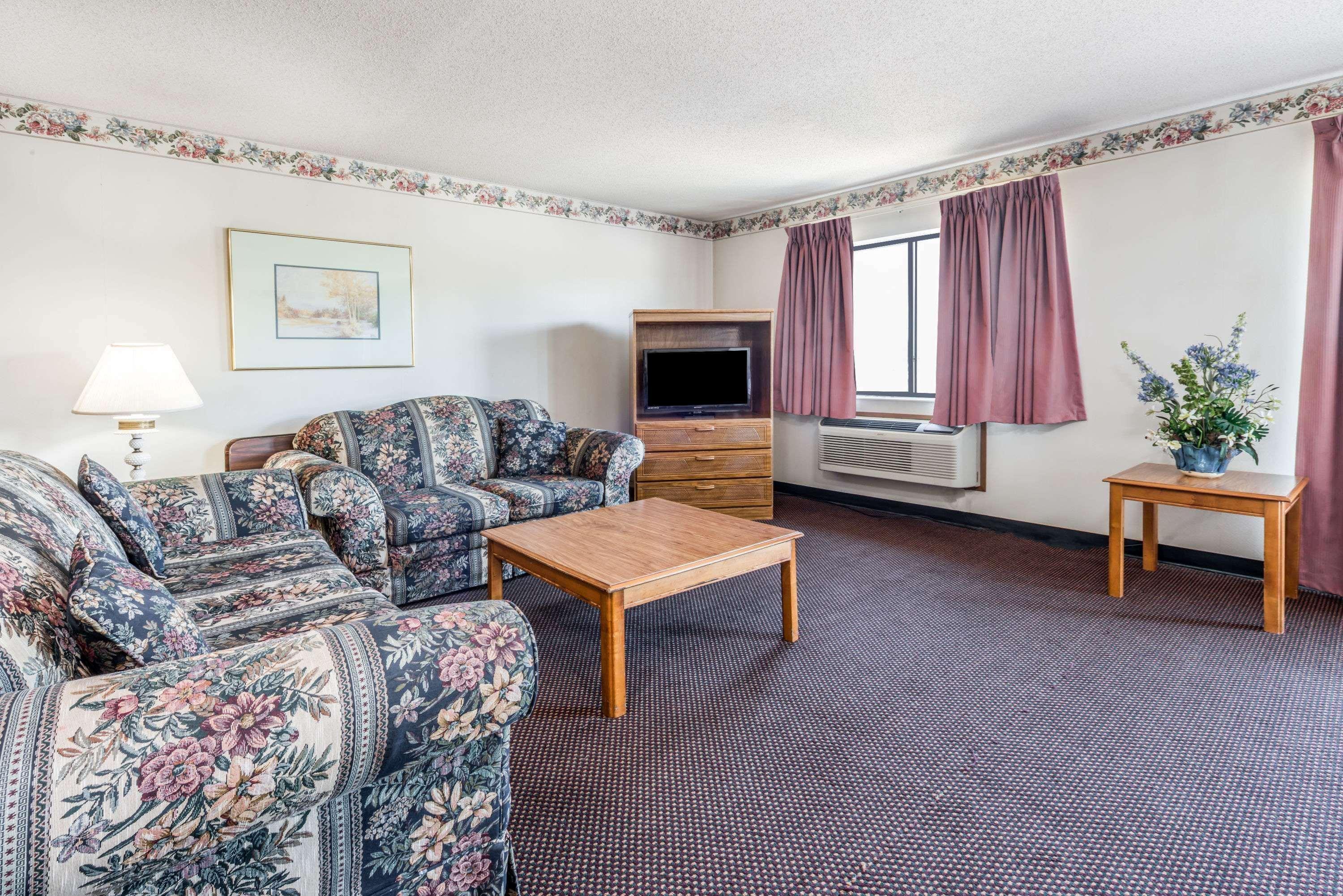 Super 8 By Wyndham Du Quoin Hotel Екстериор снимка